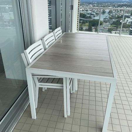 Air On Broadbeach - Stunning Ocean Views! Guldkusten Exteriör bild
