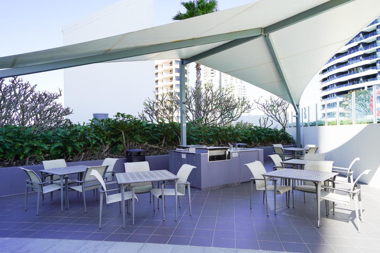 Air On Broadbeach - Stunning Ocean Views! Guldkusten Exteriör bild